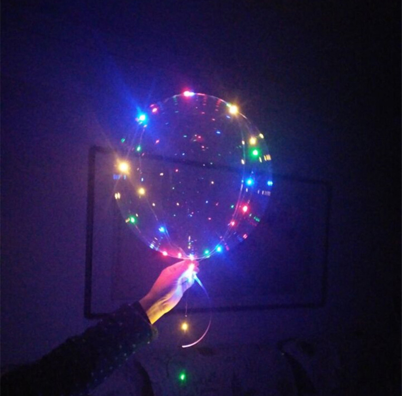 Balões iluminados em evento corporativo